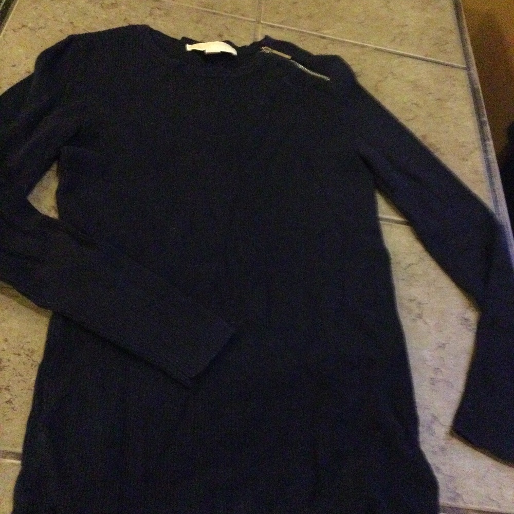 Michael Kors sz M black ribbed sweater with zipper on left shoulder